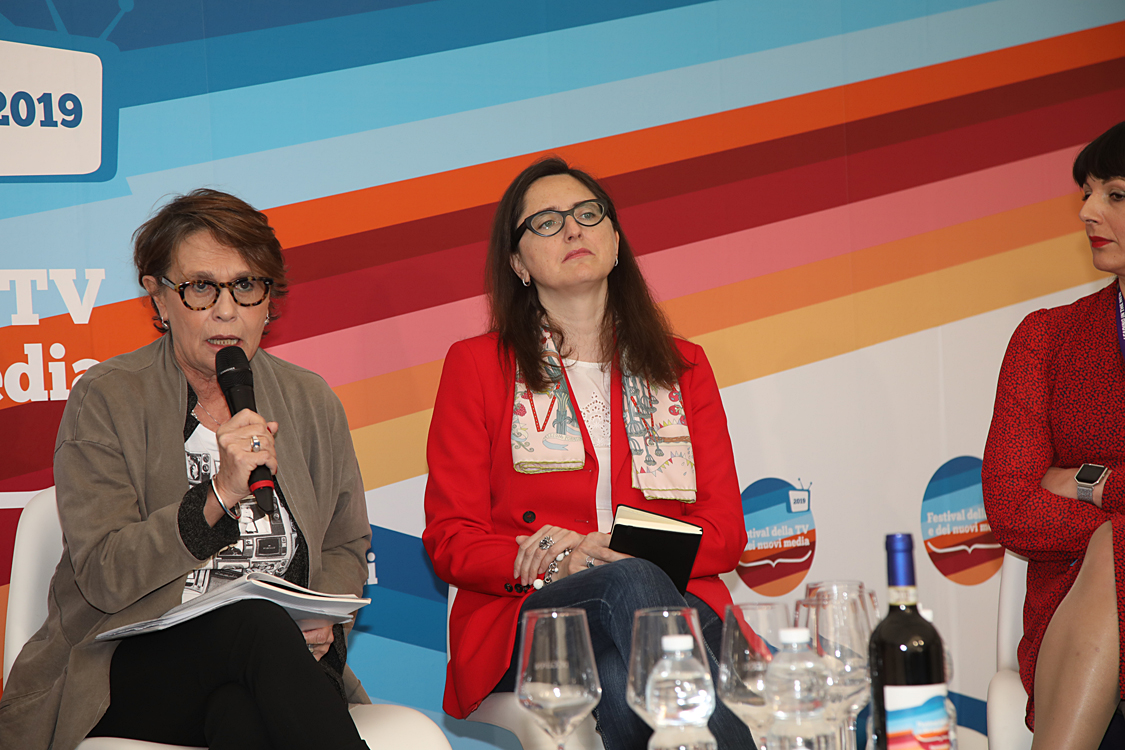 Festival della TV e dei Nuovi Media 2019_103.jpg - Il Ruolo della donna nel mondo dei media: contenuti, rappresentanza e stereotipi La responsabilizzazione dei produttori televisivi, degli editori e, più in generale, di chi lavora nell’industria dei media  deve concorrere ad affrontare i problemi degli stereotipi al femminile per una rinascita  sociale della donna grazie alla grande potenza comunicativa dei media.In collaborazione con Women in Film, Tv & Media Italia Giulia Blasi, Mussi Bollini, Daniela Collu, Astrid De Berardinis, Simona Ercolani, Raffaella Masoero con Alessandra Comazzi